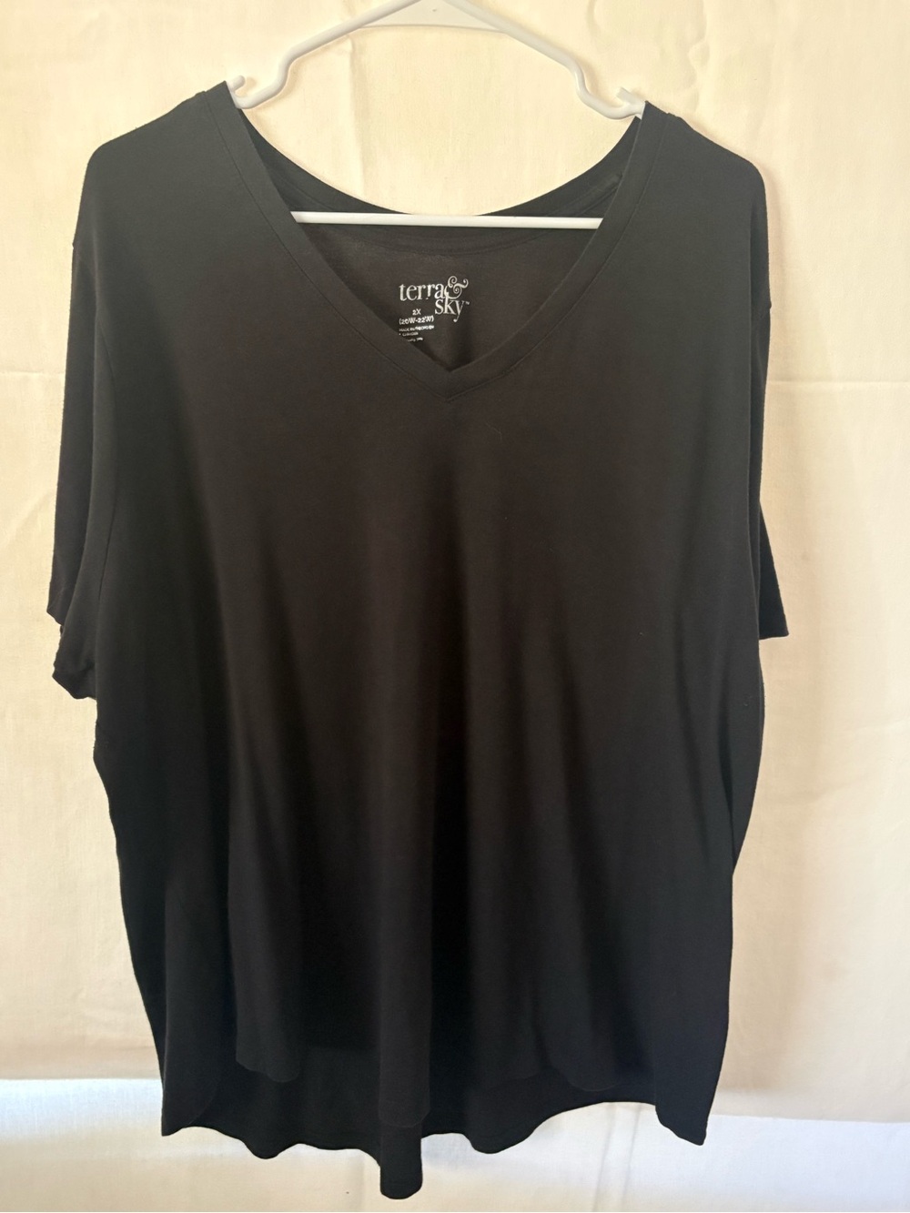Terra & Sky Black V-Neck Short Sleeve Tee